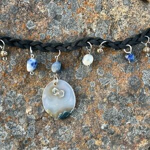 🧚🏽‍♂️Black Faux suede choker Denim Agate & Moss Agate charm